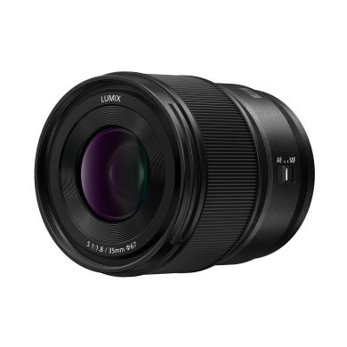 Lumix L-Mount S 35mm f/1.8 Fixed Focal Length Lens , Aperture Range: f/1.8 to f/22, High-Speed Autofocus System, Dust, Splash and Freeze-Resistant Design (Black, S-S35GC)